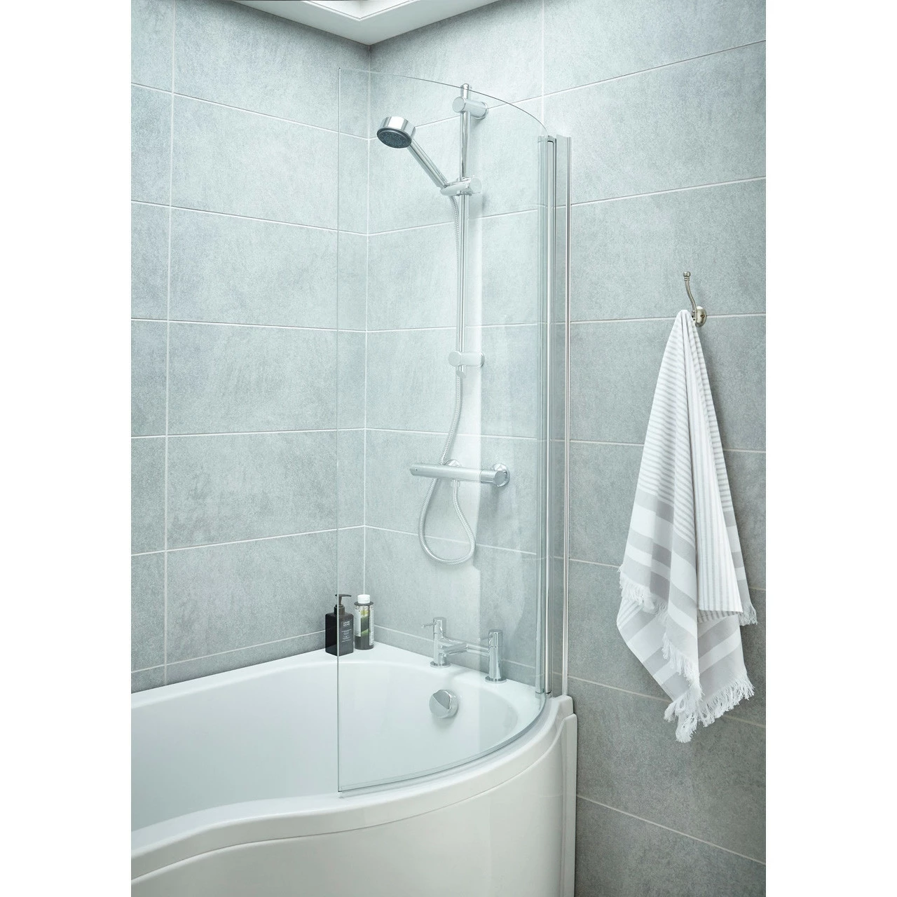 Nuie 720mm Curved Bath Screen - NCS0 4 Nuie 720mm Curved Bath Screen - NCS0 - Image 2