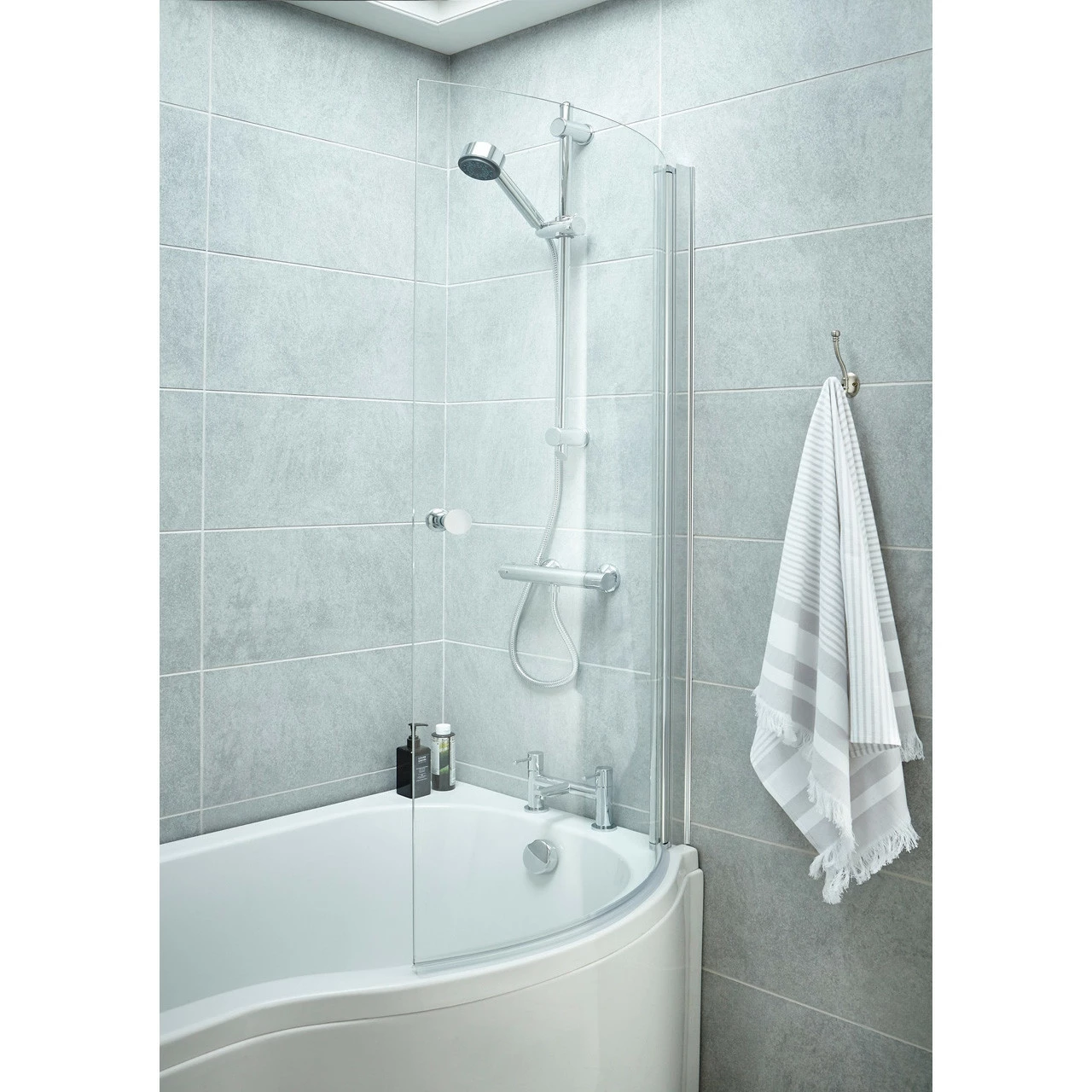 Nuie 720mm Curved Bath Screen With Knob - NCS1 3 Nuie 720mm Curved Bath Screen With Knob - NCS1 - Image 2